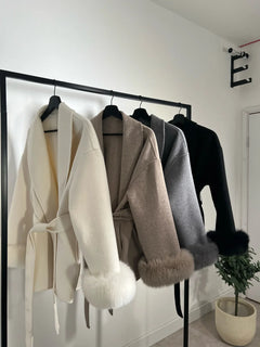 LISS – PREMIUM MANTEL MIT ECHTFELL