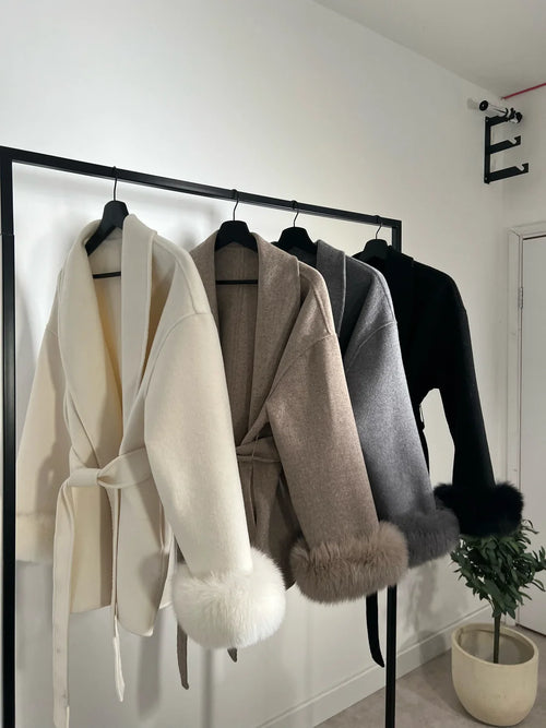 LISS – PREMIUM MANTEL MIT ECHTFELL